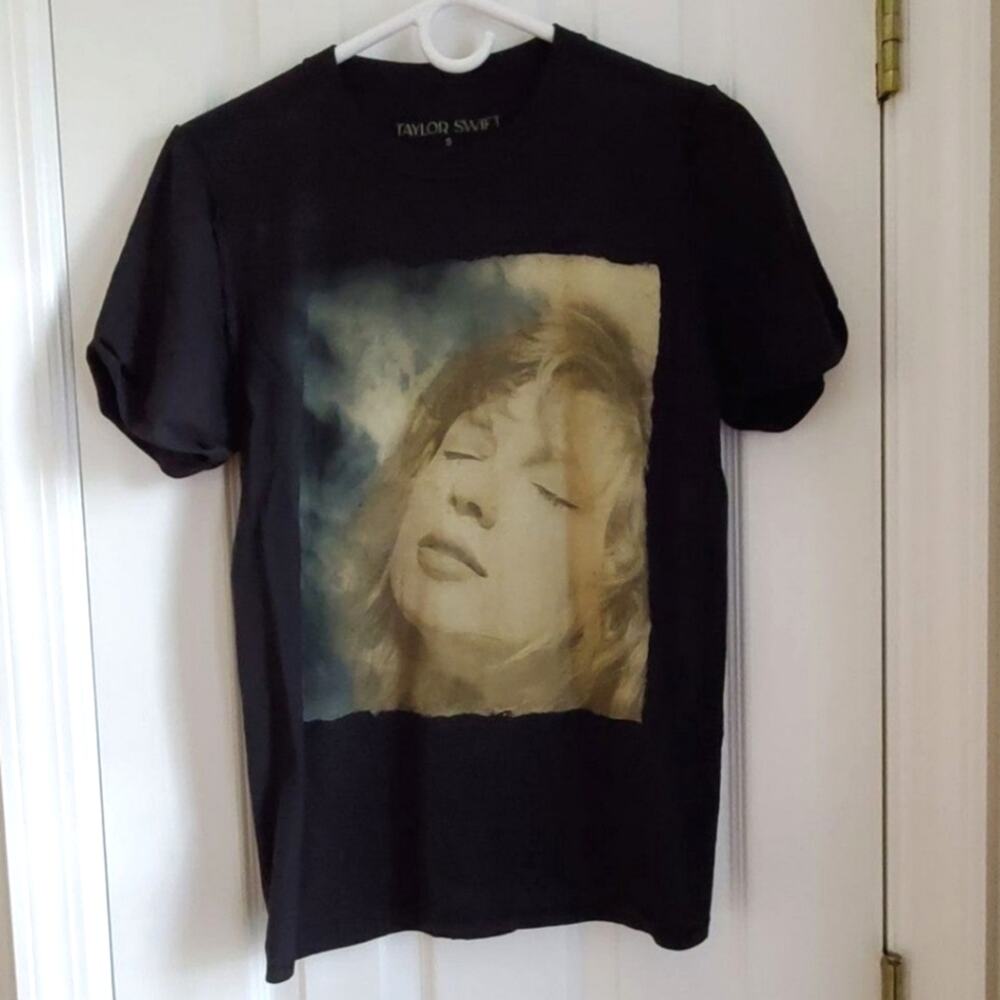 Taylor Swift T-Shirt Size S Fearless Taylors Version Eras Tour Outfit Swiftie